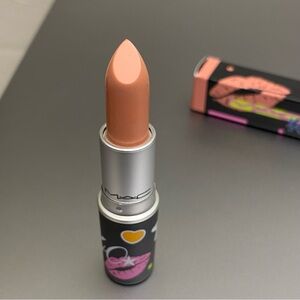 MAC Bringbacks “Fleshpot” Lipstick